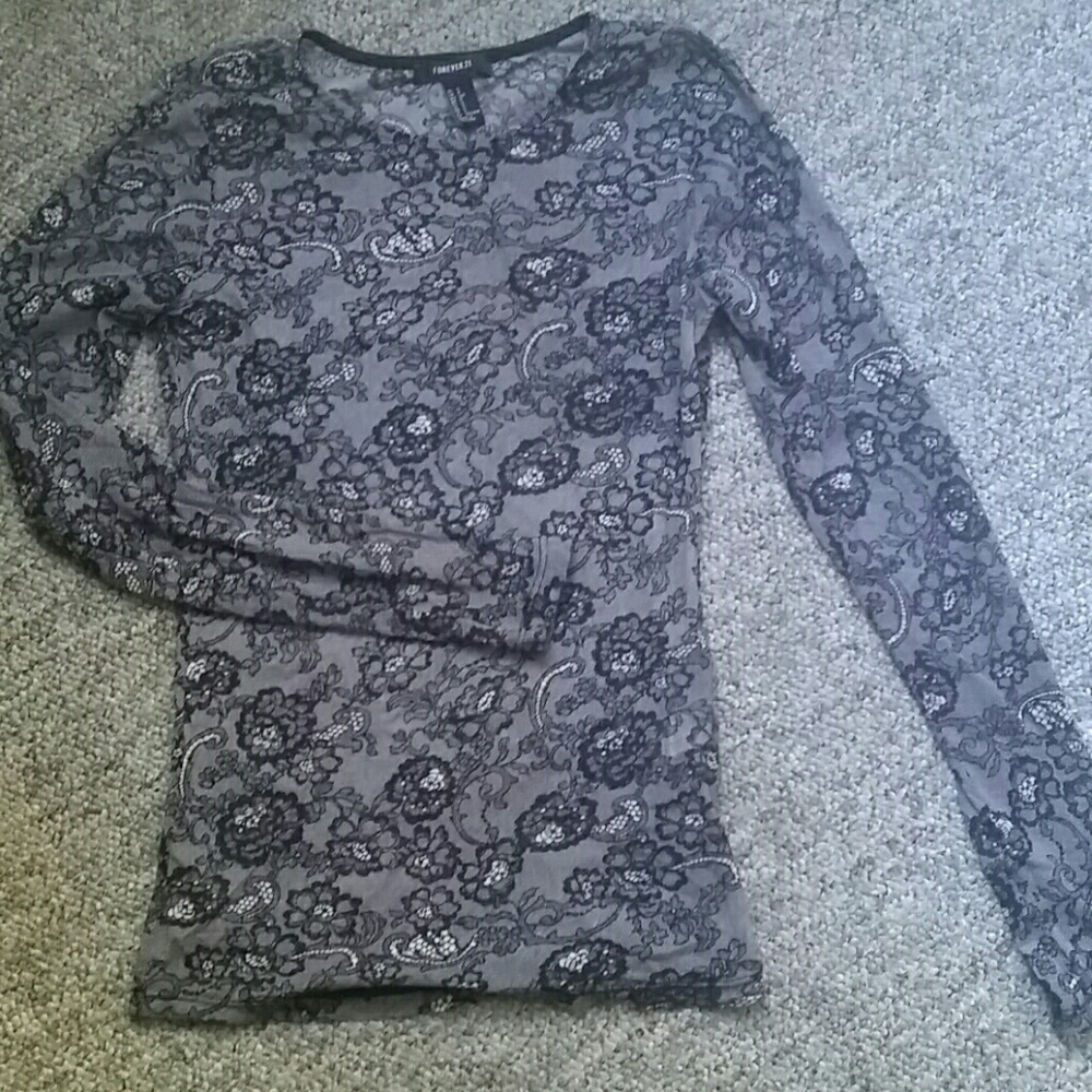 Fitted sheer print top